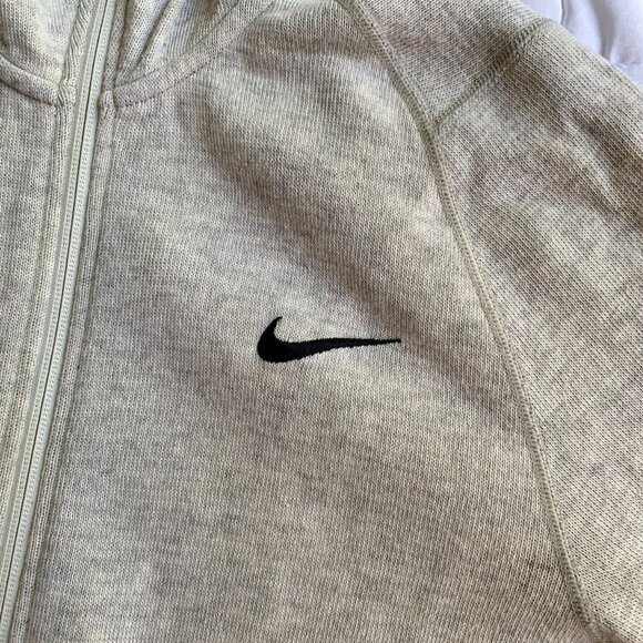 Men’s Nike Golf Standard Fit Grey Zip Up Sweatshirt - Picture 7 of 9